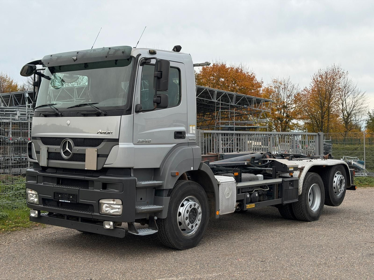 Mercedes-Benz 2540 L 6x2 Palfinger T20 mit hydr. Containerverr - Caminhão polibenne: foto 1 Mercedes-Benz 2540 L 6x2 Palfinger T20 mit hydr. Containerverr - Caminhão polibenne: foto 1
