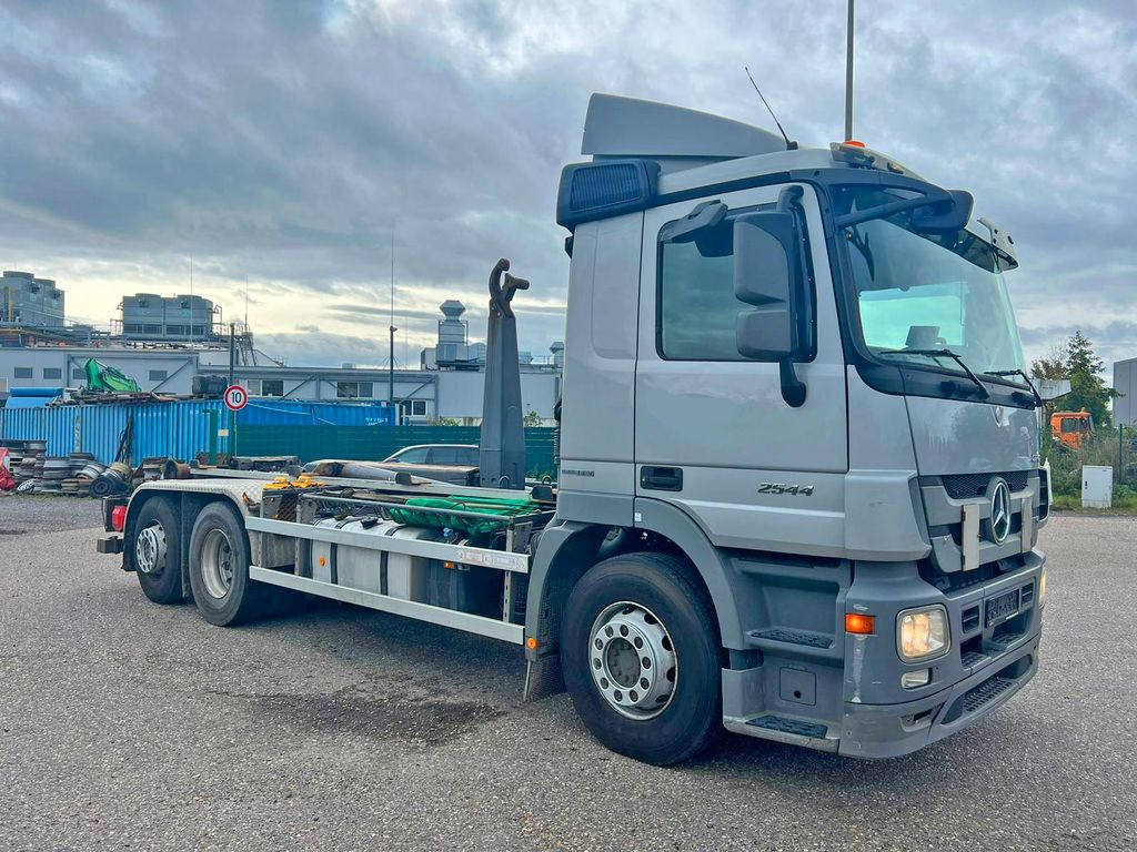 Mercedes-Benz 2544 6X2 VDL Abroller Klima & Retarder - Caminhão polibenne: foto 1 Mercedes-Benz 2544 6X2 VDL Abroller Klima & Retarder - Caminhão polibenne: foto 1
