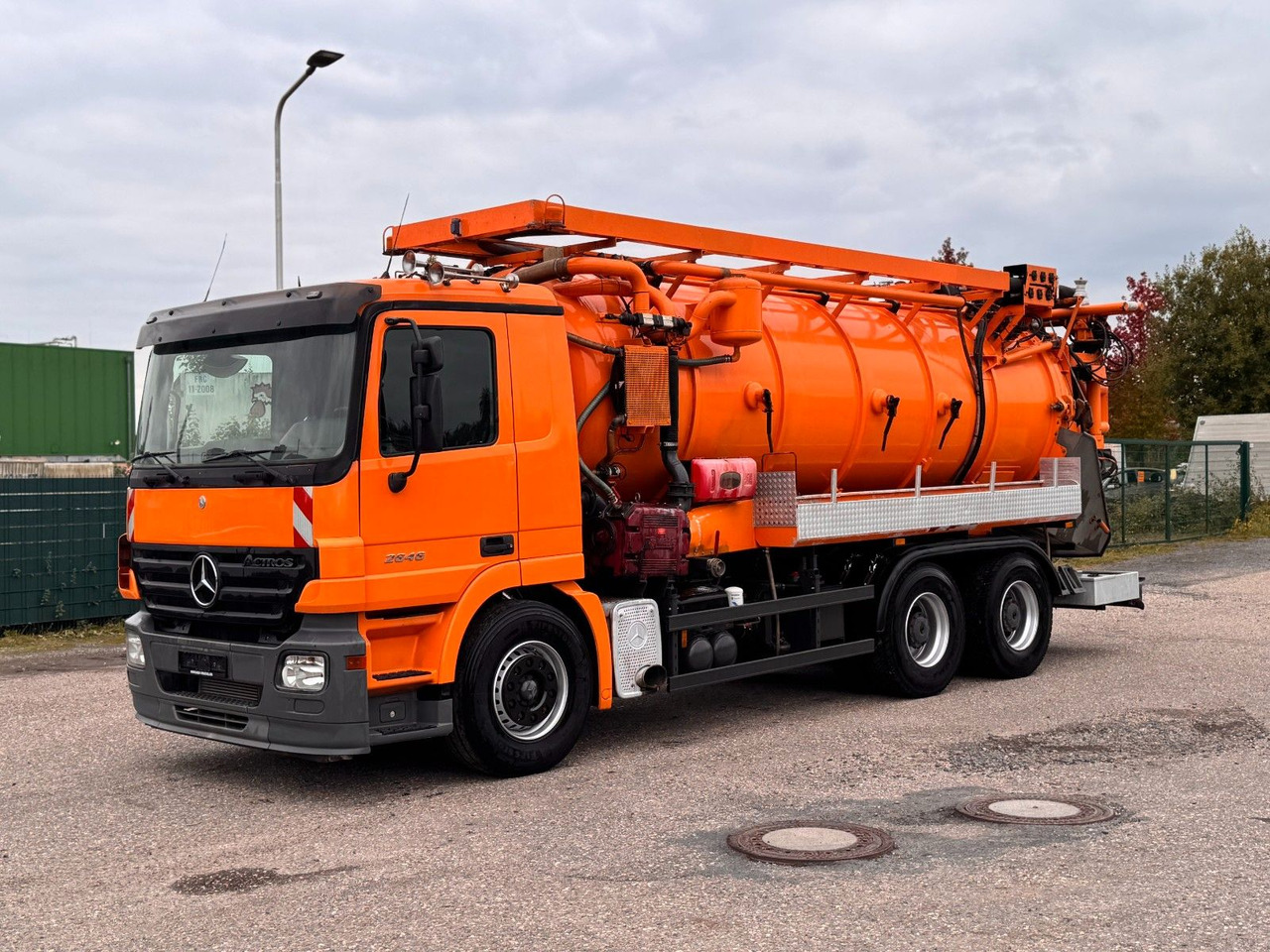Mercedes-Benz 2646 6X4 Hellmers Saug Druck Spülwagen Retarder - Caminhão limpa fossa: foto 1 Mercedes-Benz 2646 6X4 Hellmers Saug Druck Spülwagen Retarder - Caminhão limpa fossa: foto 1