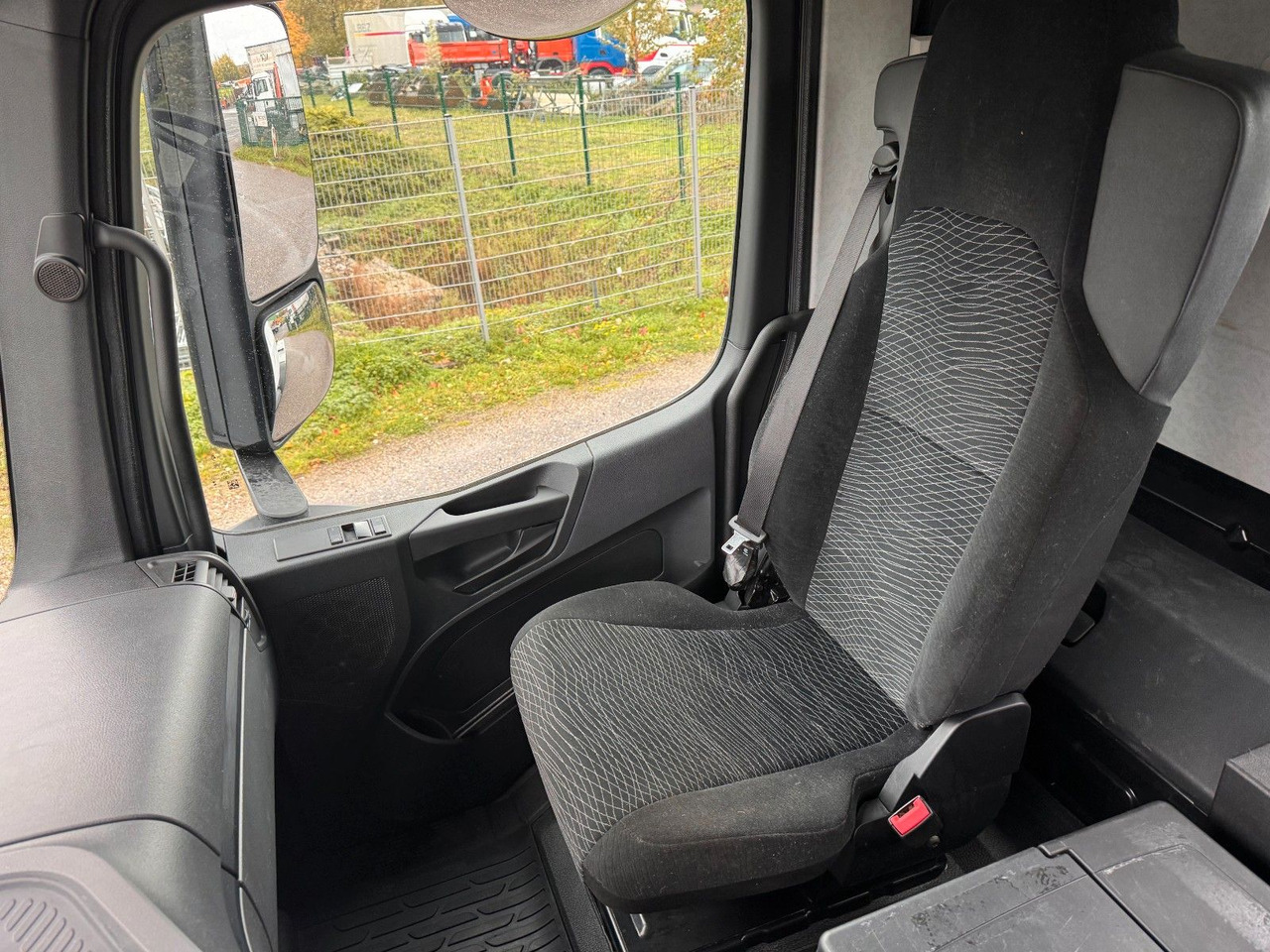 Mercedes-Benz 3748 8X4 Meiller Abroller mit Funk Top  Zustand - Caminhão polibenne: foto 5 Mercedes-Benz 3748 8X4 Meiller Abroller mit Funk Top  Zustand - Caminhão polibenne: foto 5