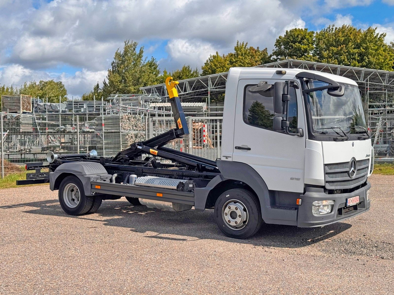 Mercedes-Benz 816 4X2 mit neuem Hyva Abroller Funk - Caminhão polibenne: foto 2 Mercedes-Benz 816 4X2 mit neuem Hyva Abroller Funk - Caminhão polibenne: foto 2