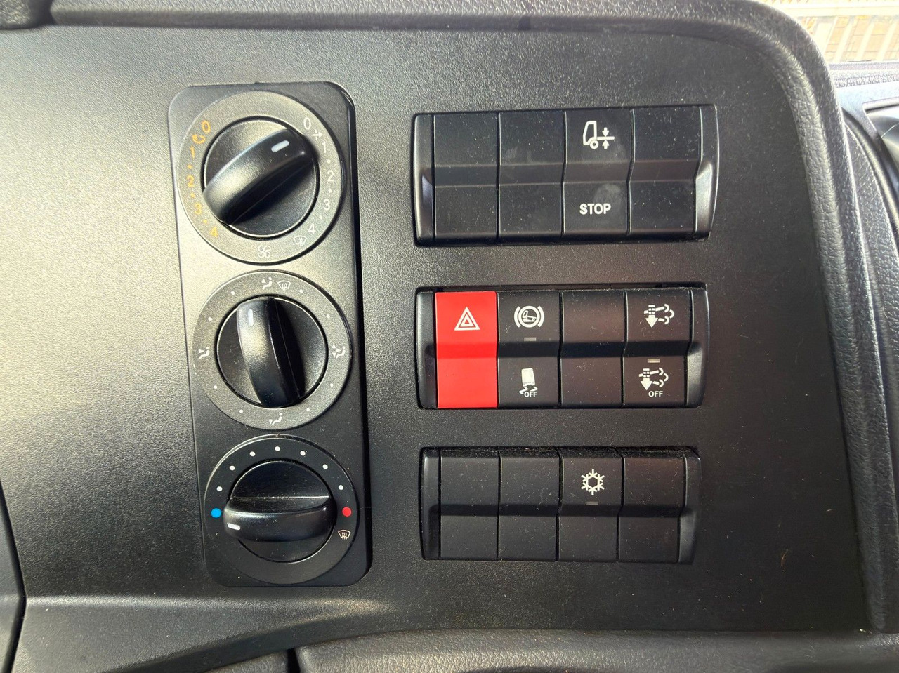 Furgão de toldo Mercedes-Benz 818 4X2 Pritsche & Plane & Tang Pritsche & Plane Mercedes-Benz 818 4X2 Pritsche & Plane & Tang Pritsche & Plane: foto 15