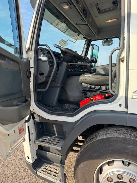 Volvo FM 410 6X2 Kühlkoffer mit Carrier Diesel & Strom - Caminhão frigorífico: foto 4 Volvo FM 410 6X2 Kühlkoffer mit Carrier Diesel & Strom - Caminhão frigorífico: foto 4