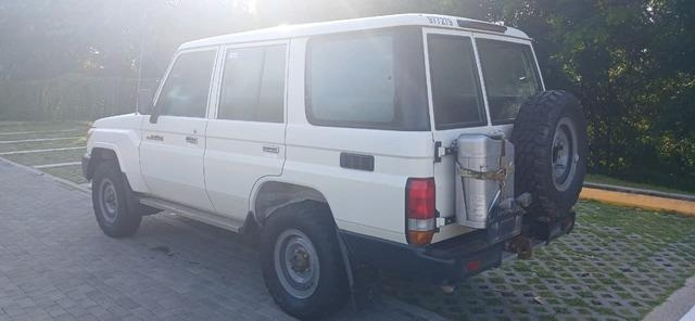 Toyota Land Cruiser 76 - Automóvel: foto 2 Toyota Land Cruiser 76 - Automóvel: foto 2