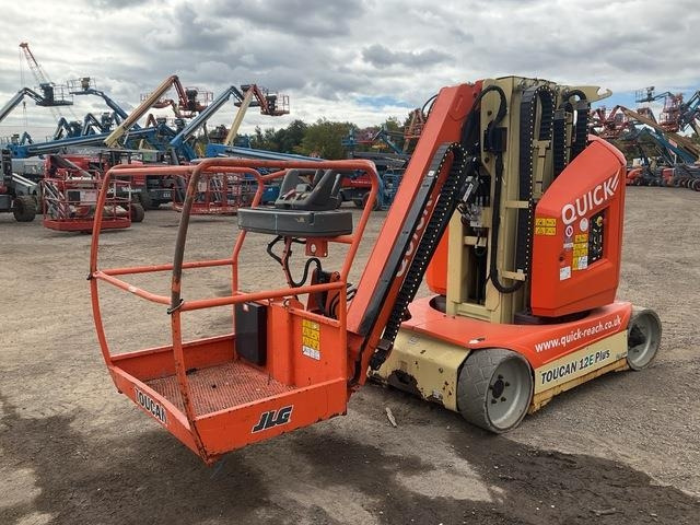 JLG Toucan 12E Plus - Plataforma de mastro vertical: foto 1 JLG Toucan 12E Plus - Plataforma de mastro vertical: foto 1