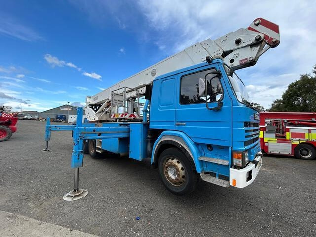Scania P113ML - Caminhão com plataforma aérea: foto 4 Scania P113ML - Caminhão com plataforma aérea: foto 4