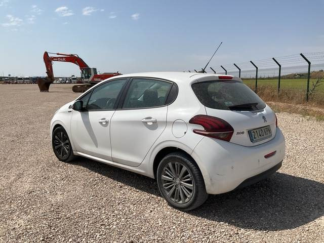 Peugeot 208 Signature PureTech 82 - Automóvel: foto 2 Peugeot 208 Signature PureTech 82 - Automóvel: foto 2