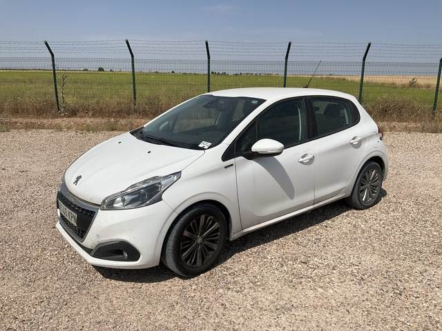 Peugeot 208 Signature PureTech 82 - Automóvel: foto 1 Peugeot 208 Signature PureTech 82 - Automóvel: foto 1