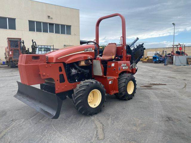 Ditch Witch RT45 - Colocadora de tubagem: foto 1 Ditch Witch RT45 - Colocadora de tubagem: foto 1