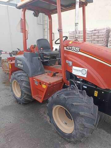 Ditch Witch RT55 - Colocadora de tubagem: foto 4 Ditch Witch RT55 - Colocadora de tubagem: foto 4