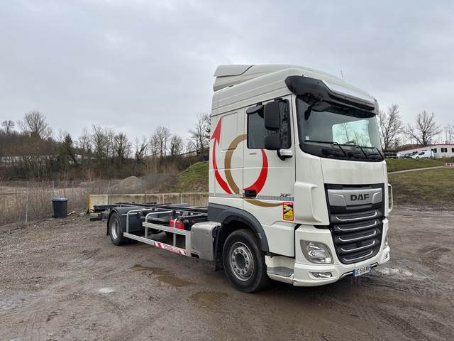 DAF XF450 - Caminhão transportador de contêineres/ Caixa móvel: foto 4 DAF XF450 - Caminhão transportador de contêineres/ Caixa móvel: foto 4