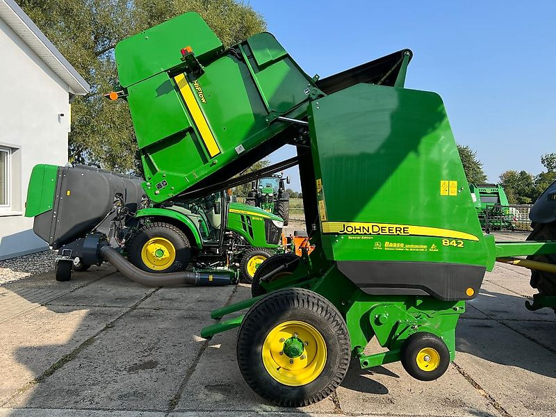 Enfardadeira de fardos redondos John Deere 842 HiFlow: foto 13