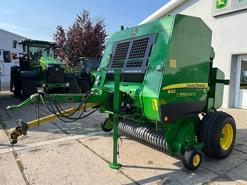 Enfardadeira de fardos redondos John Deere 842 HiFlow: foto 7