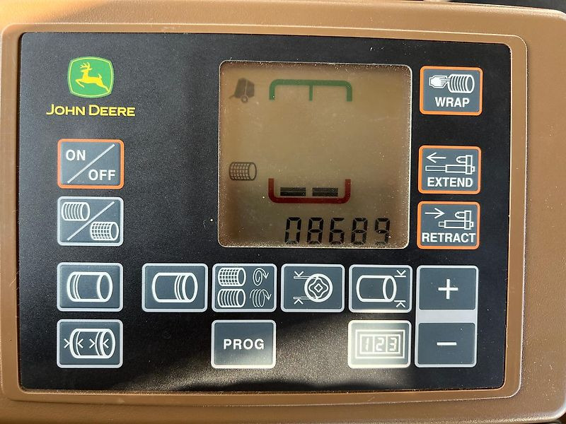 Enfardadeira de fardos redondos John Deere 842 HiFlow: foto 15