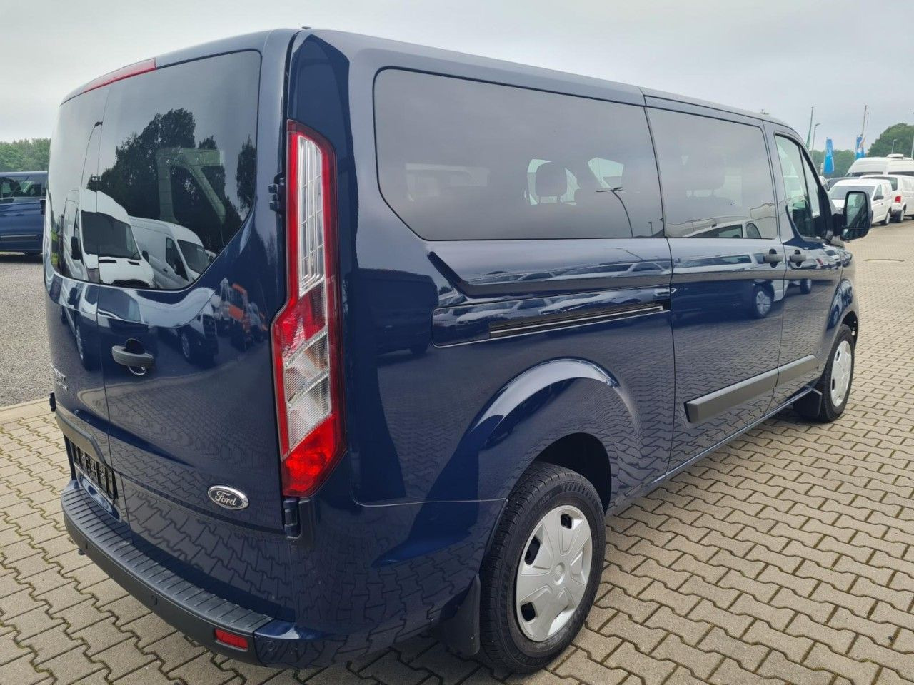 Ford Custom Kombi 320 L2 Trend 9 Sitze KLIMA 4 Stck - Furgão de passageiros: foto 4 Ford Custom Kombi 320 L2 Trend 9 Sitze KLIMA 4 Stck - Furgão de passageiros: foto 4