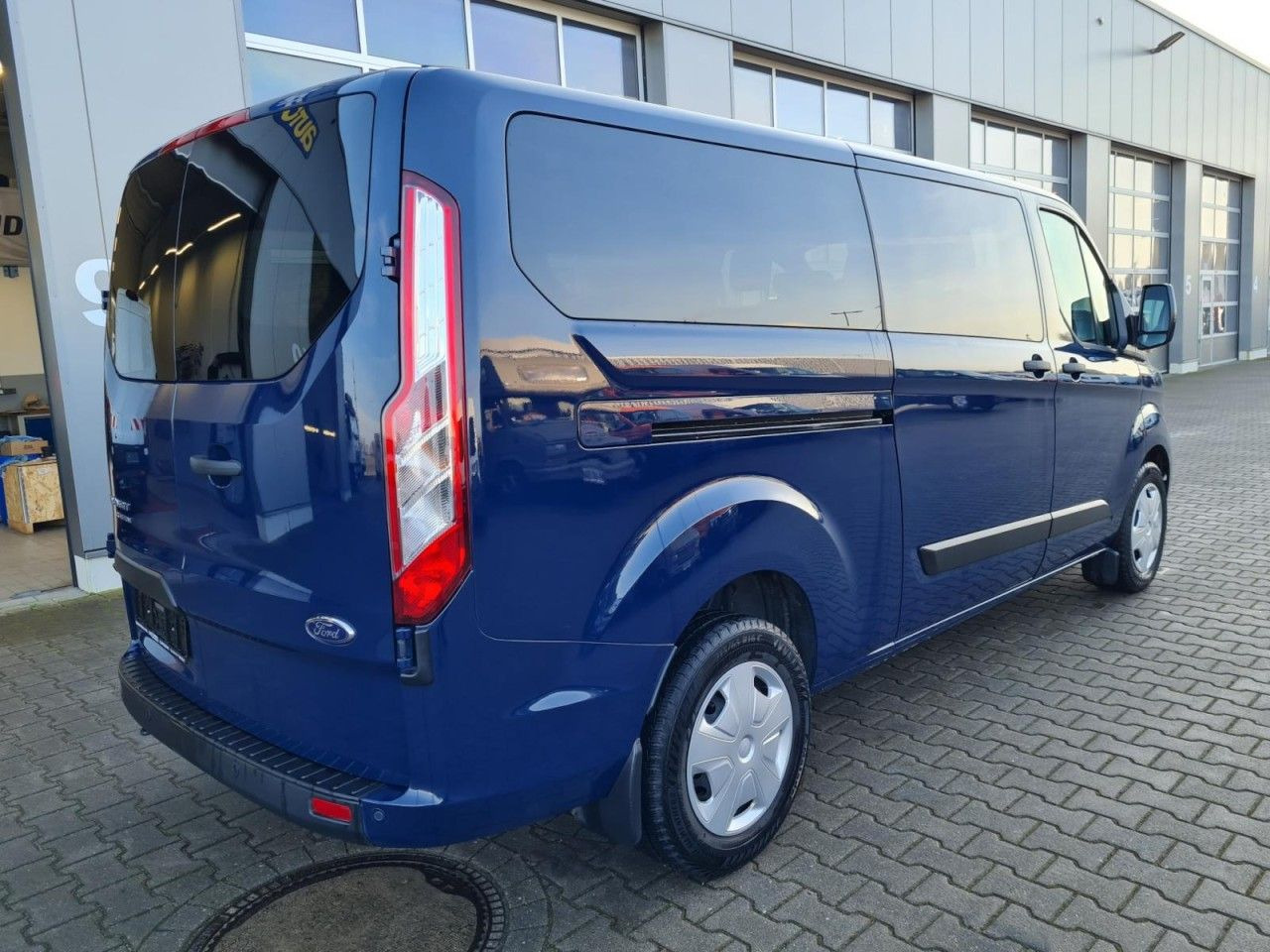 Ford Custom Kombi 320 L2 Trend 9 Sitze KLIMA PDC TEMP - Furgão de passageiros: foto 4 Ford Custom Kombi 320 L2 Trend 9 Sitze KLIMA PDC TEMP - Furgão de passageiros: foto 4