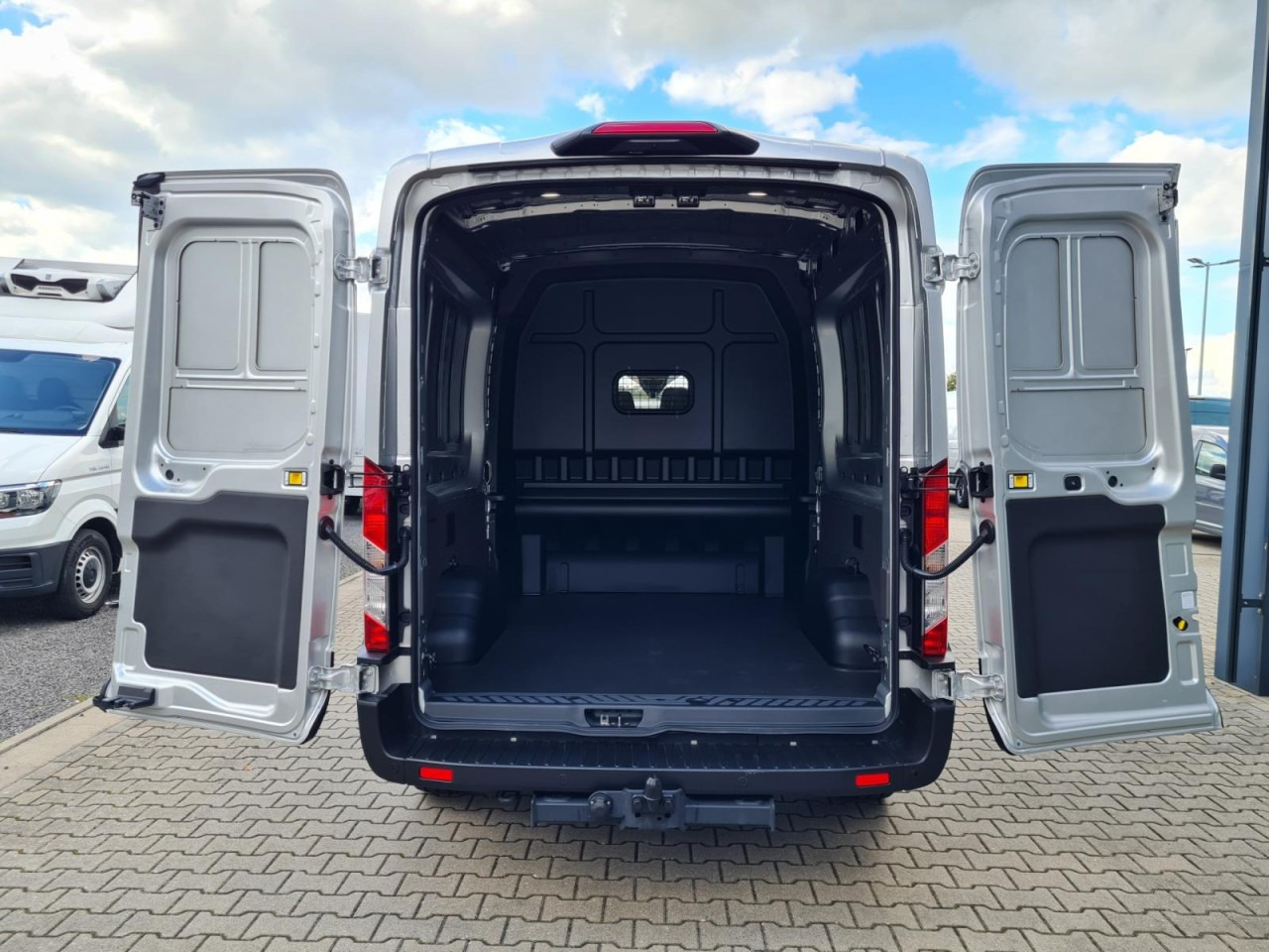 Ford Transit 3,5t Kasten Doka TDCi L3 Trend AHK PDC KAMERA - Furgão, Carrinha cabine dupla: foto 5 Ford Transit 3,5t Kasten Doka TDCi L3 Trend AHK PDC KAMERA - Furgão, Carrinha cabine dupla: foto 5
