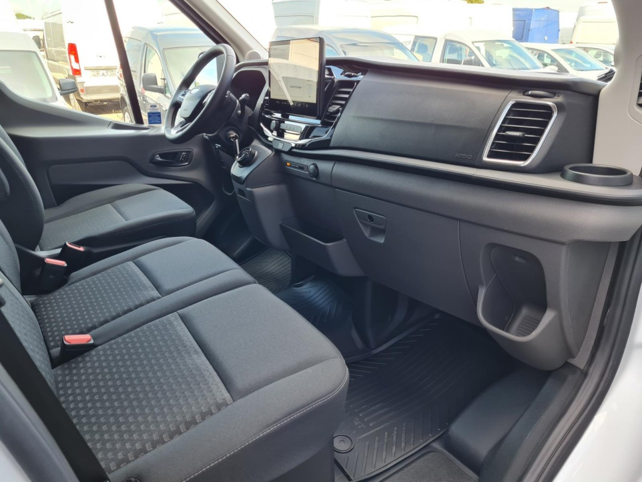 Micro-ônibus, Furgão de passageiros Ford Transit 350 Kombi TDCi L3 AG Trend 9 Sitze AHK KAMERA: foto 13 Micro-ônibus, Furgão de passageiros Ford Transit 350 Kombi TDCi L3 AG Trend 9 Sitze AHK KAMERA: foto 13