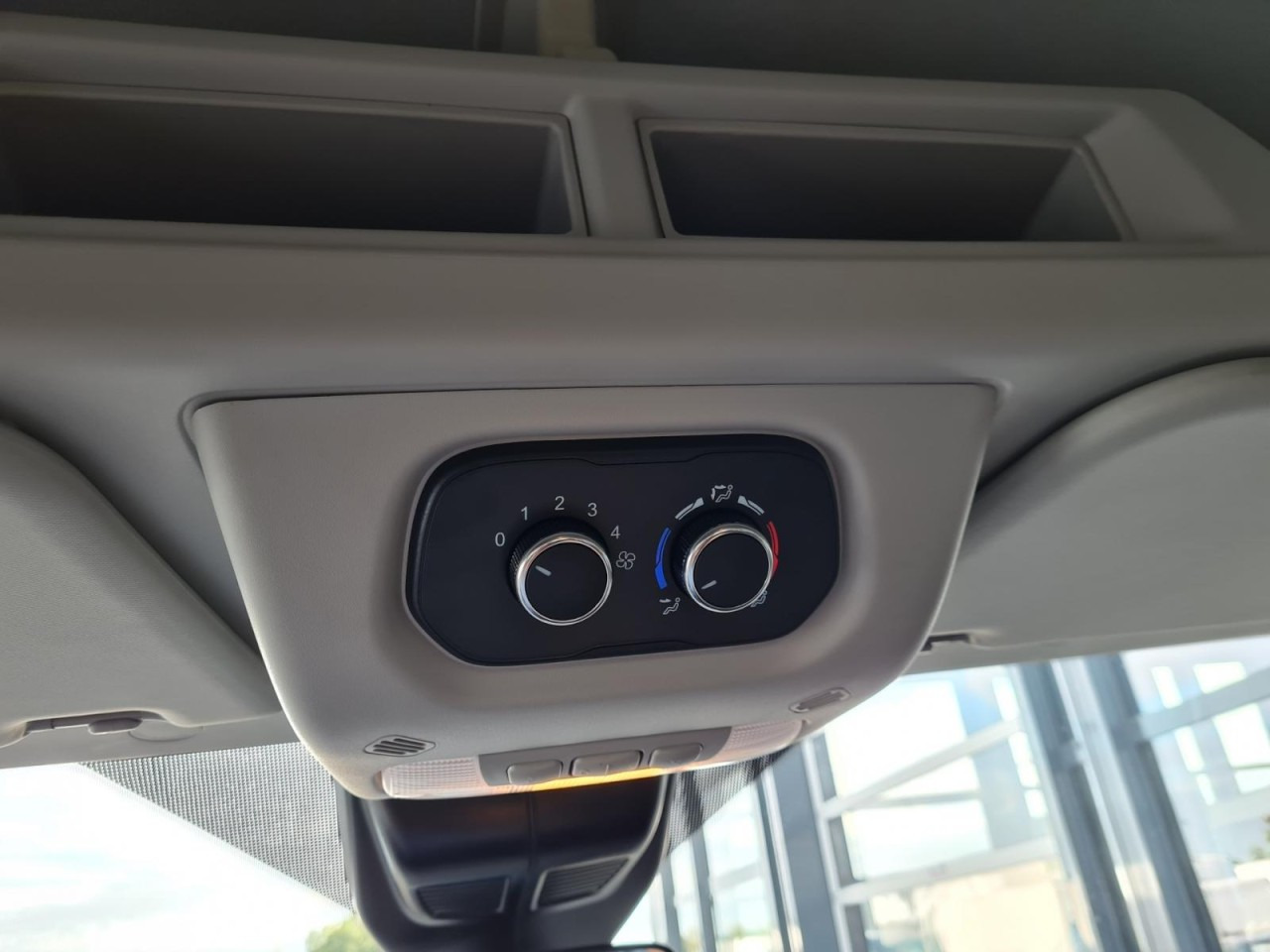 Micro-ônibus, Furgão de passageiros Ford Transit 350 Kombi TDCi L3 AG Trend 9 Sitze AHK KAMERA: foto 20 Micro-ônibus, Furgão de passageiros Ford Transit 350 Kombi TDCi L3 AG Trend 9 Sitze AHK KAMERA: foto 20