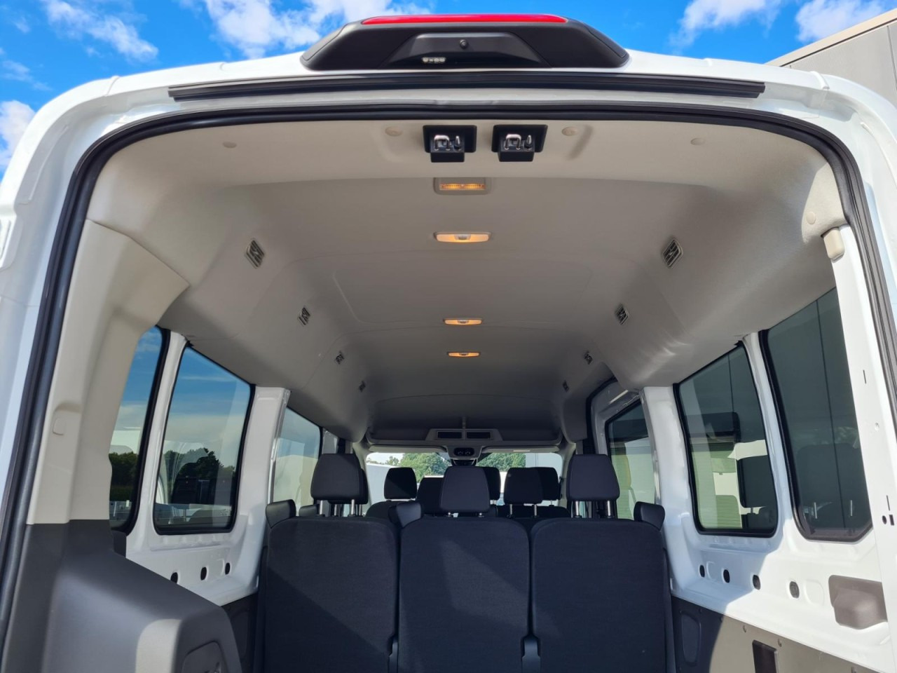 Micro-ônibus, Furgão de passageiros Ford Transit 350 Kombi TDCi L3 AG Trend 9 Sitze AHK KAMERA: foto 21 Micro-ônibus, Furgão de passageiros Ford Transit 350 Kombi TDCi L3 AG Trend 9 Sitze AHK KAMERA: foto 21