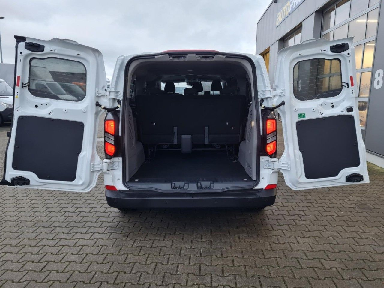 Ford Transit Custom Kombi 320 L2 Trend 9 Sitze KAMERA - Automóvel: foto 5 Ford Transit Custom Kombi 320 L2 Trend 9 Sitze KAMERA - Automóvel: foto 5