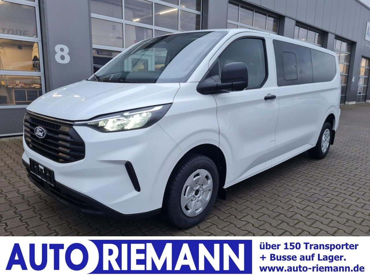 Ford Transit Custom Trend 320 L2 9 Sitzer - Furgão de passageiros: foto 1 Ford Transit Custom Trend 320 L2 9 Sitzer - Furgão de passageiros: foto 1