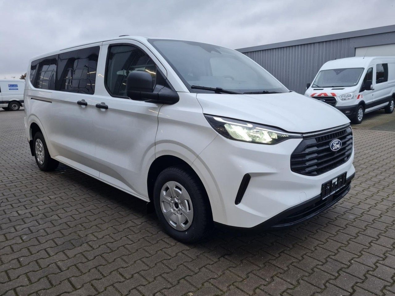 Ford Transit Custom Trend 320 L2 9 Sitzer - Furgão de passageiros: foto 3 Ford Transit Custom Trend 320 L2 9 Sitzer - Furgão de passageiros: foto 3