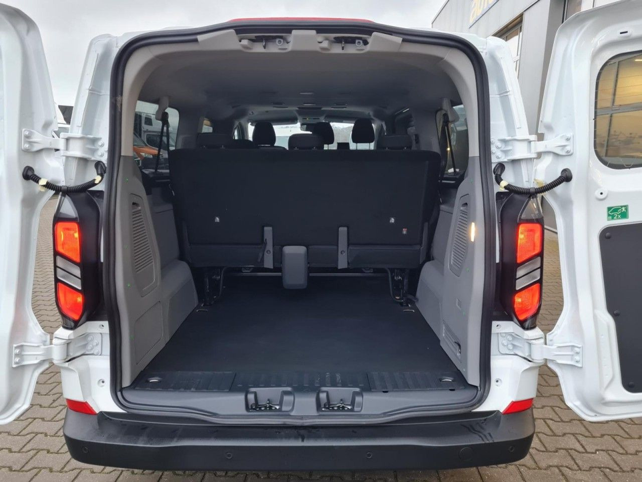Ford Transit Custom Trend 320 L2 9 Sitzer - Furgão de passageiros: foto 5 Ford Transit Custom Trend 320 L2 9 Sitzer - Furgão de passageiros: foto 5