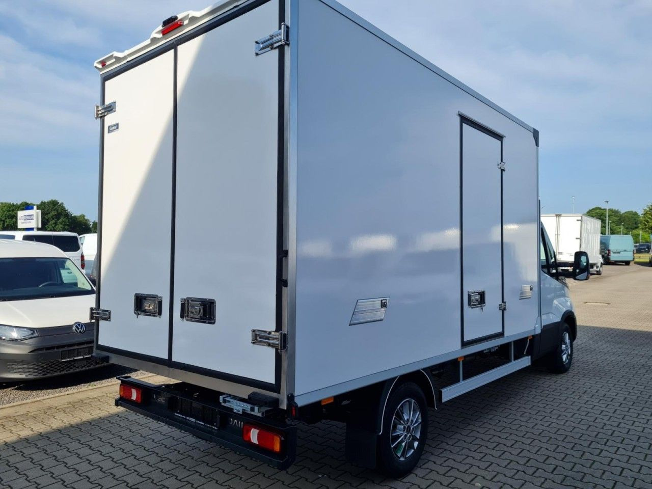 Iveco 35S 18 3.0 Koffer Hi Matic LM KLIMA KAMERA Navig - Carrinha de contentor: foto 4 Iveco 35S 18 3.0 Koffer Hi Matic LM KLIMA KAMERA Navig - Carrinha de contentor: foto 4