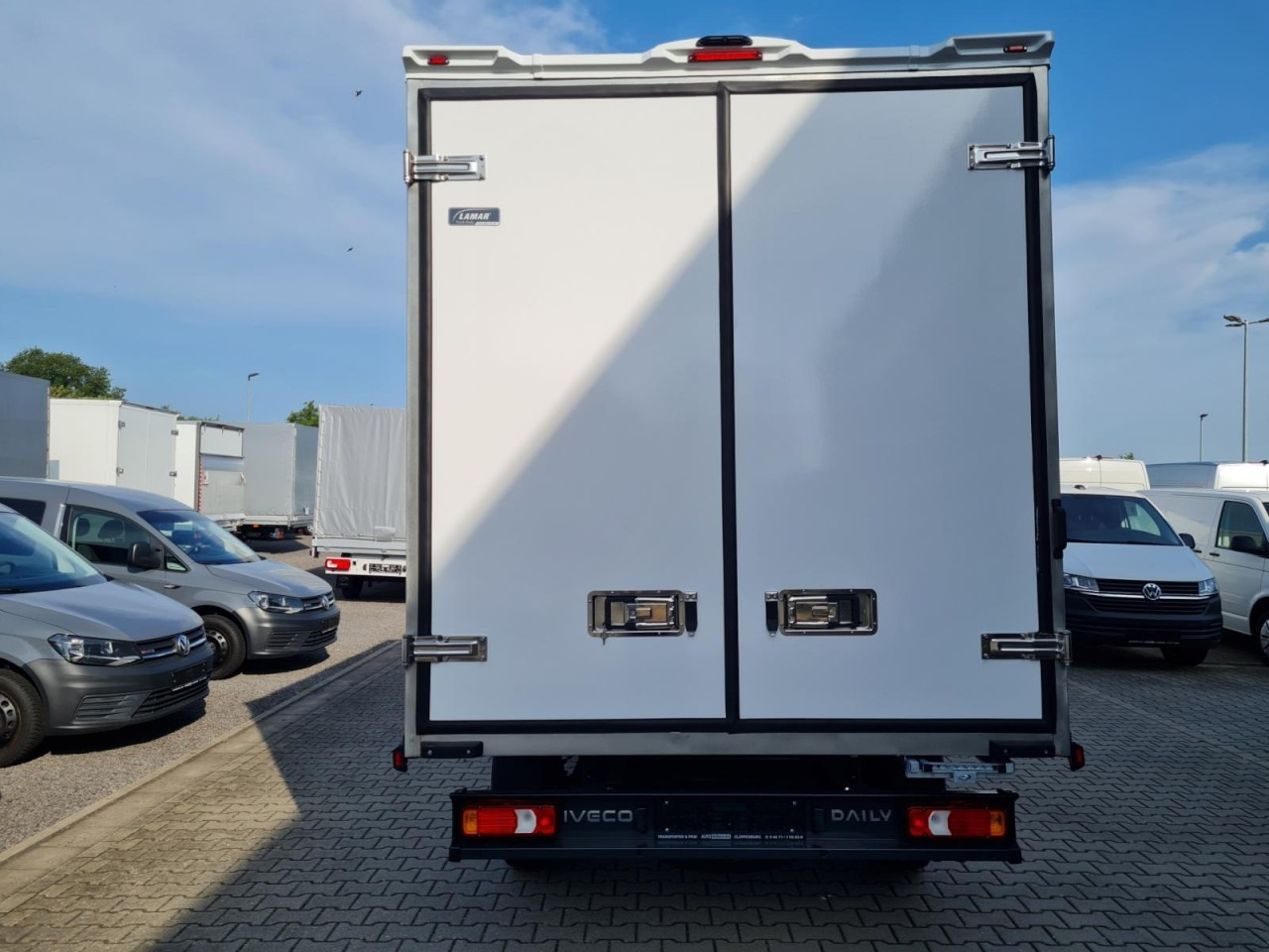 Iveco DAILY 35S18 Koffer Hi MATIC ALU KAMERA NAVI TEMPOMAT - Carrinha de contentor: foto 5 Iveco DAILY 35S18 Koffer Hi MATIC ALU KAMERA NAVI TEMPOMAT - Carrinha de contentor: foto 5