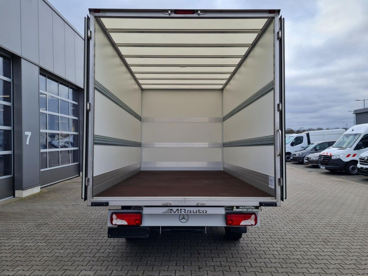Mercedes-Benz Sprinter 315 Koffer lang MBux KLIMA NAVI TEMPOMA - Carrinha de contentor: foto 5 Mercedes-Benz Sprinter 315 Koffer lang MBux KLIMA NAVI TEMPOMA - Carrinha de contentor: foto 5