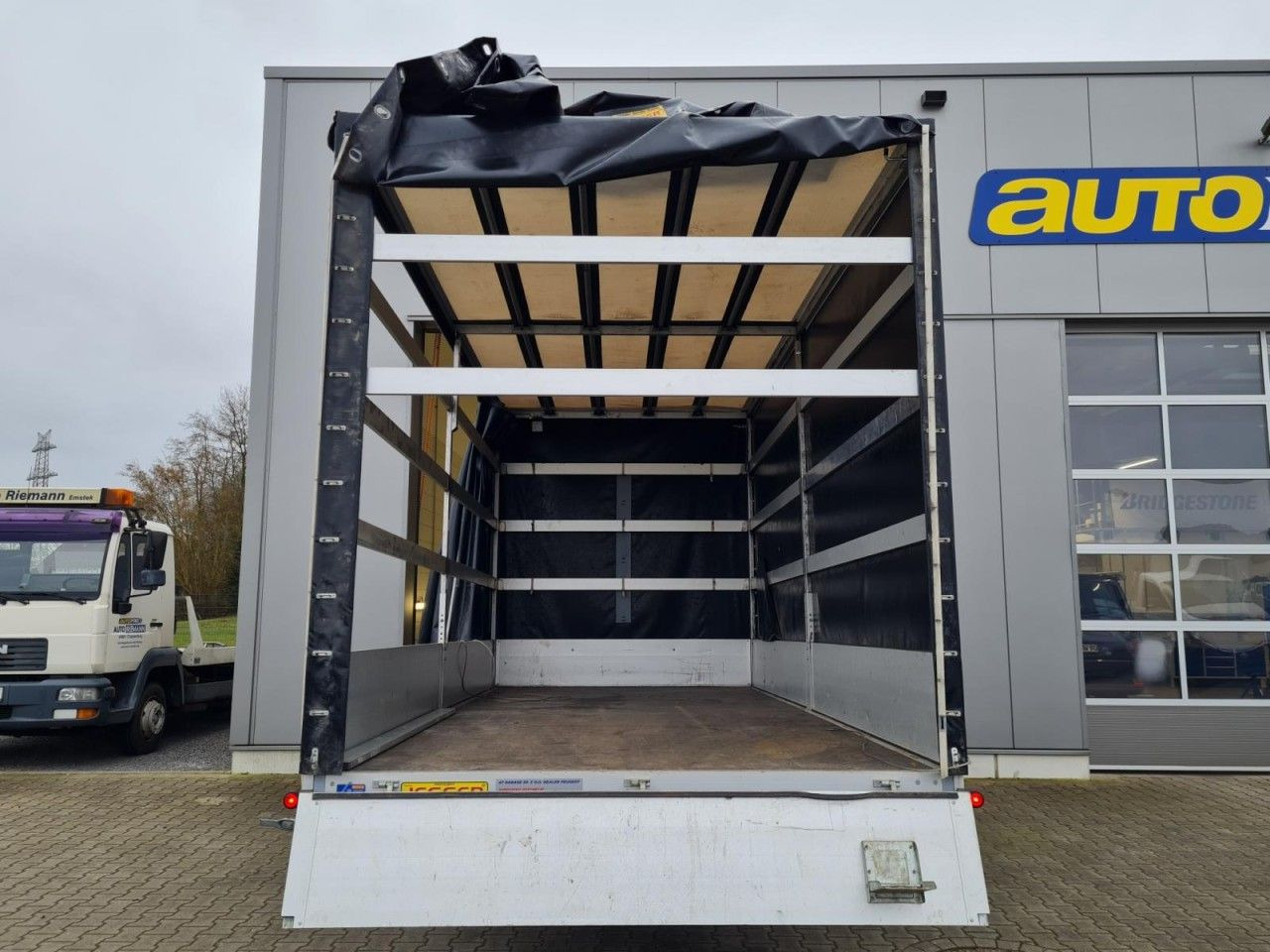 Peugeot Boxer Pritsche L4 Schiebe Plane Schlafkab Luftfe - Furgão de toldo: foto 5 Peugeot Boxer Pritsche L4 Schiebe Plane Schlafkab Luftfe - Furgão de toldo: foto 5
