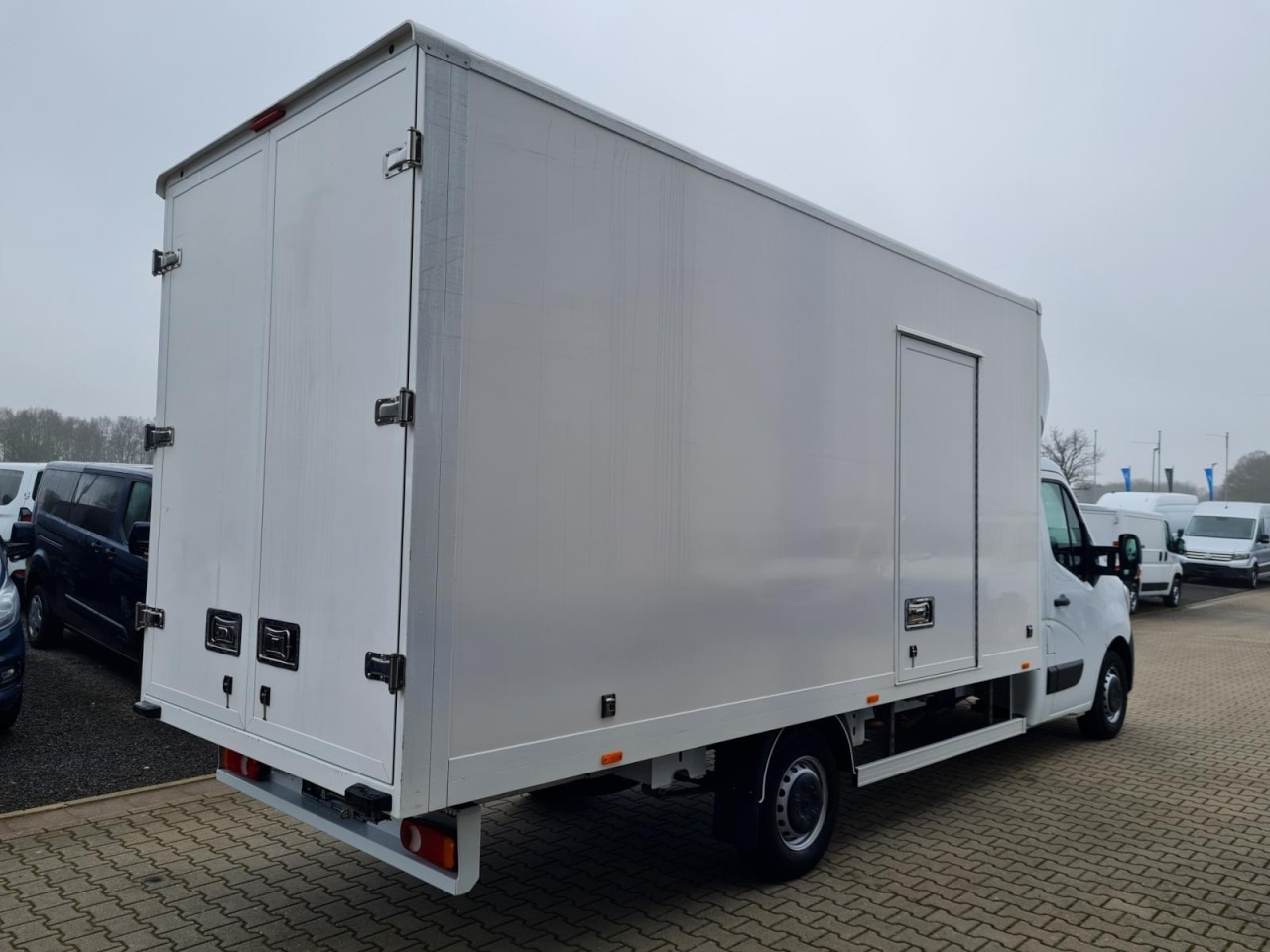 Renault Master 3.5t Möbel Koffer mit 10 Pal. Plätze TEMPOMAT - Carrinha de contentor: foto 4 Renault Master 3.5t Möbel Koffer mit 10 Pal. Plätze TEMPOMAT - Carrinha de contentor: foto 4