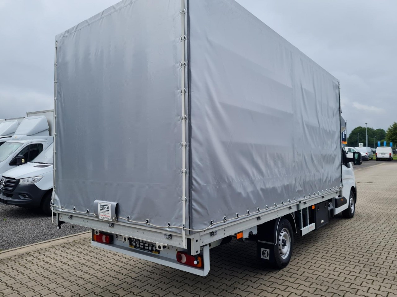 Renault Master 35 Pritsche Schiebe Plane Schlafkab 10 PAL LUFTFEDER - Furgão de toldo: foto 4 Renault Master 35 Pritsche Schiebe Plane Schlafkab 10 PAL LUFTFEDER - Furgão de toldo: foto 4