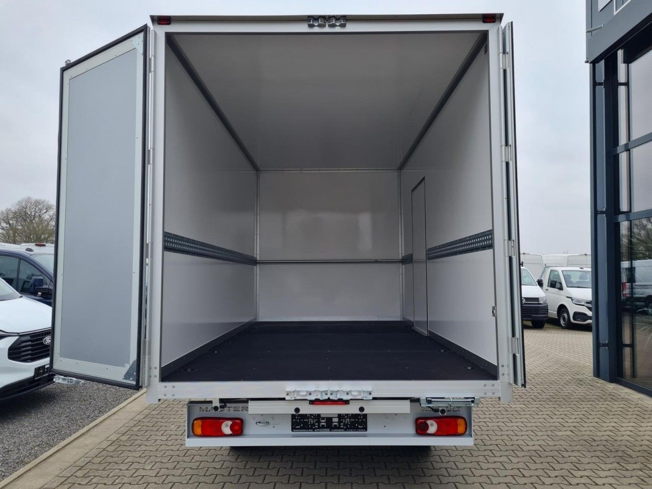 Renault New Master 35 Möbel Koffer KLIMA LUFTFEDER TEMPO - Carrinha de contentor: foto 5 Renault New Master 35 Möbel Koffer KLIMA LUFTFEDER TEMPO - Carrinha de contentor: foto 5