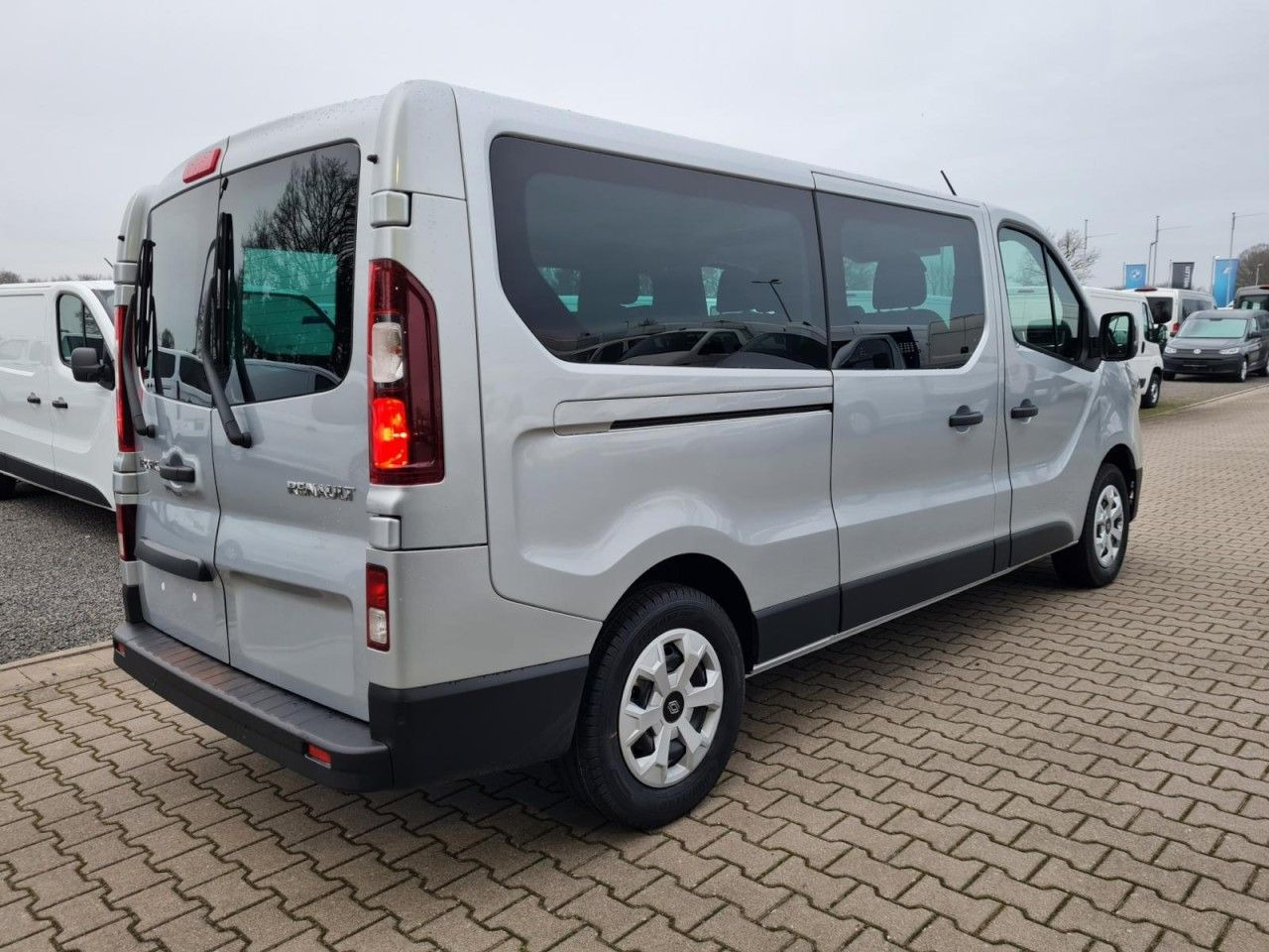 Renault Trafic Kombi 9-Sitze L2 Grand Equilibre KLIMA TE - Automóvel: foto 5 Renault Trafic Kombi 9-Sitze L2 Grand Equilibre KLIMA TE - Automóvel: foto 5