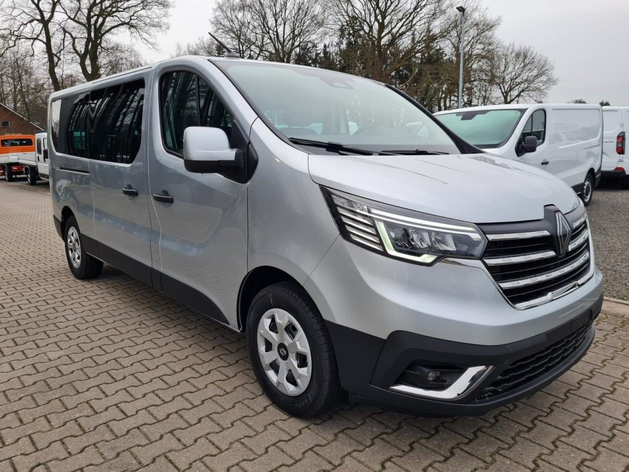 Renault Trafic Kombi 9-Sitze L2 Grand Equilibre KLIMA TE - Automóvel: foto 3 Renault Trafic Kombi 9-Sitze L2 Grand Equilibre KLIMA TE - Automóvel: foto 3