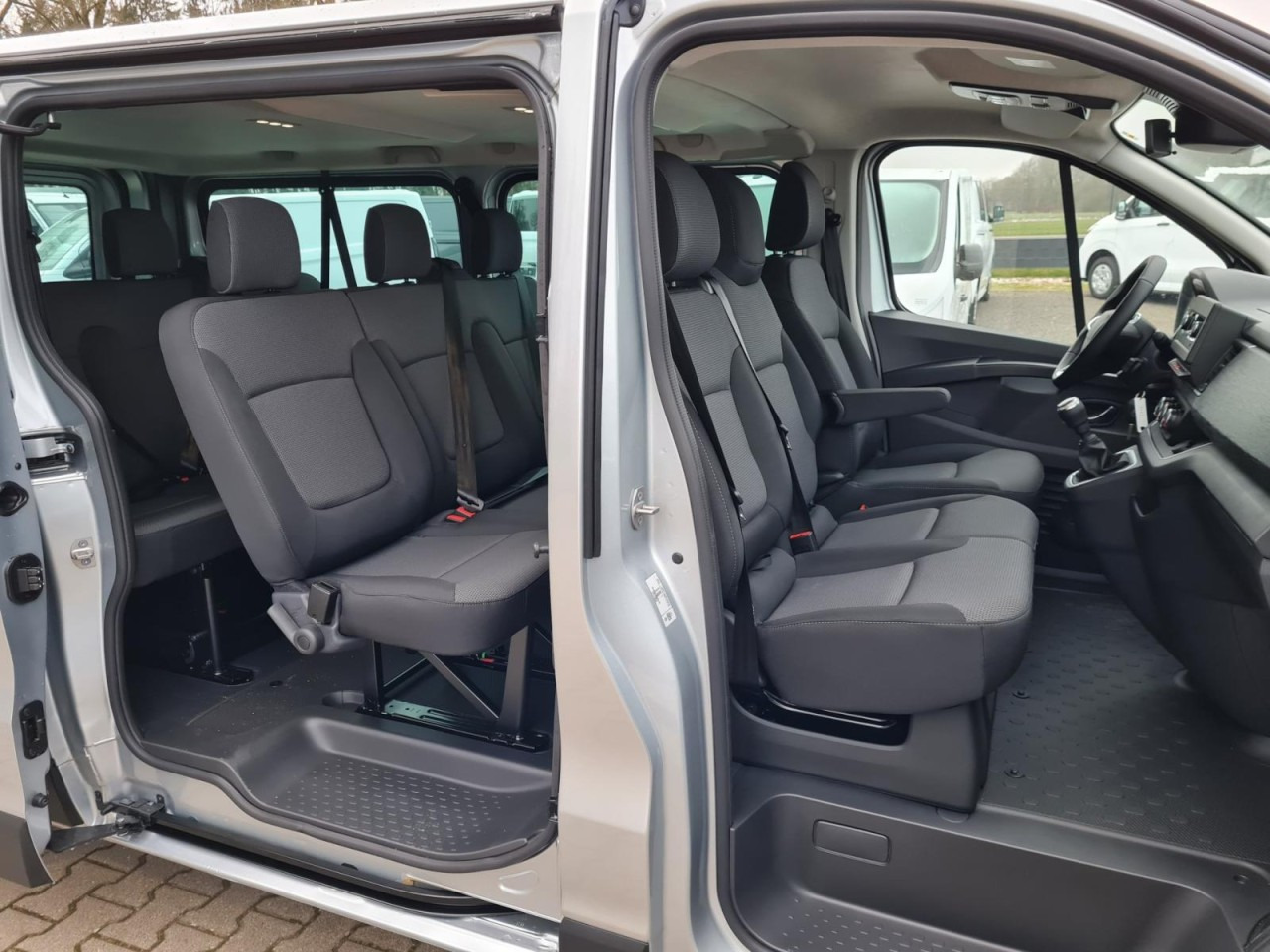 Renault Trafic Kombi 9-Sitze L2 Grand Equilibre KLIMA TEMPOMAT - Carrinha cabine dupla: foto 4 Renault Trafic Kombi 9-Sitze L2 Grand Equilibre KLIMA TEMPOMAT - Carrinha cabine dupla: foto 4