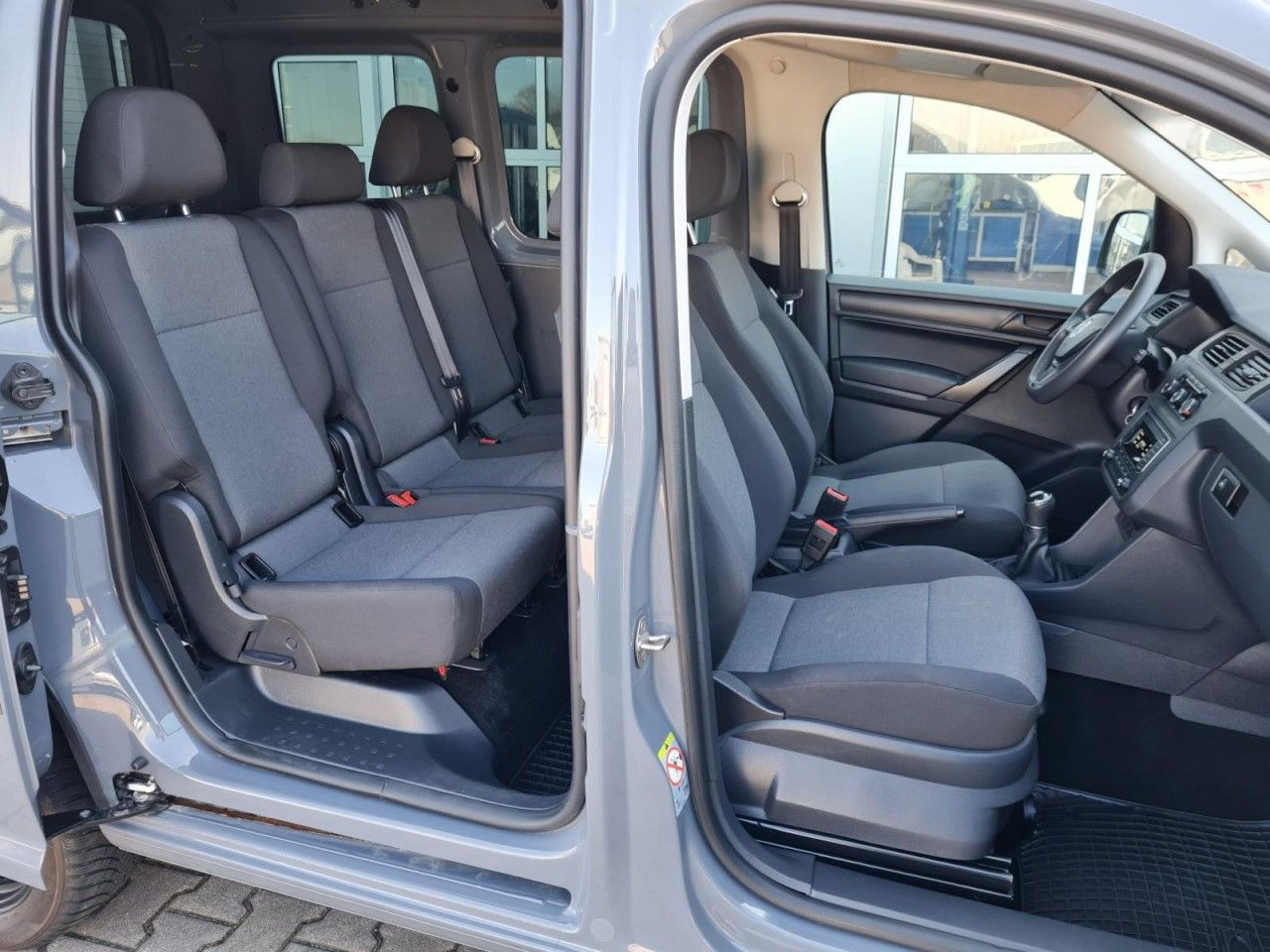 Volkswagen Caddy Kombi 4Motion TDi 5-Sitze KLIMA STHZ TEMPO - Furgão de passageiros: foto 4 Volkswagen Caddy Kombi 4Motion TDi 5-Sitze KLIMA STHZ TEMPO - Furgão de passageiros: foto 4