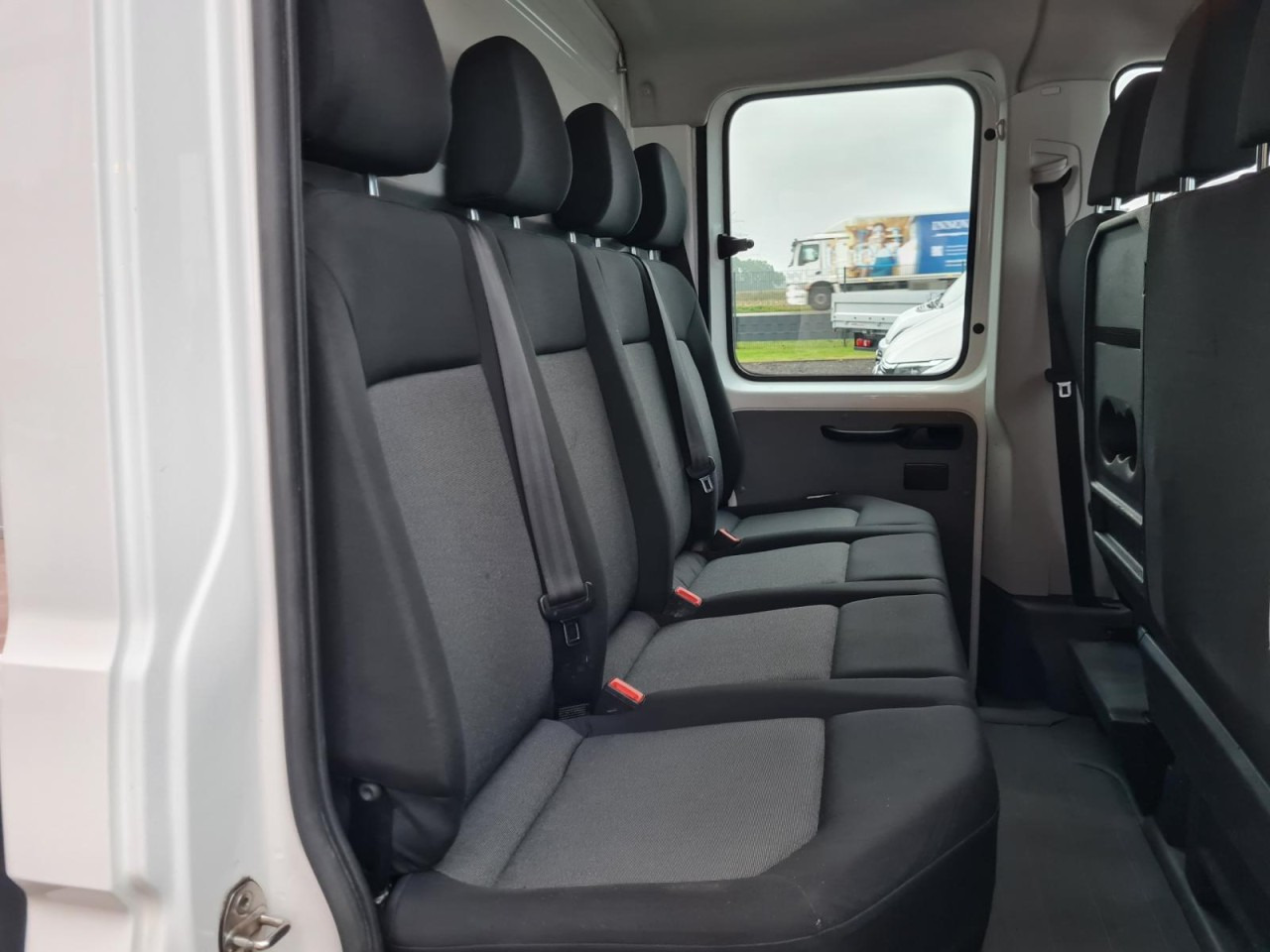 Volkswagen Crafter 35 Doka MR Pritsche AHK Klima 7 Sitzer - Furgão caixa aberta, Carrinha cabine dupla: foto 4 Volkswagen Crafter 35 Doka MR Pritsche AHK Klima 7 Sitzer - Furgão caixa aberta, Carrinha cabine dupla: foto 4
