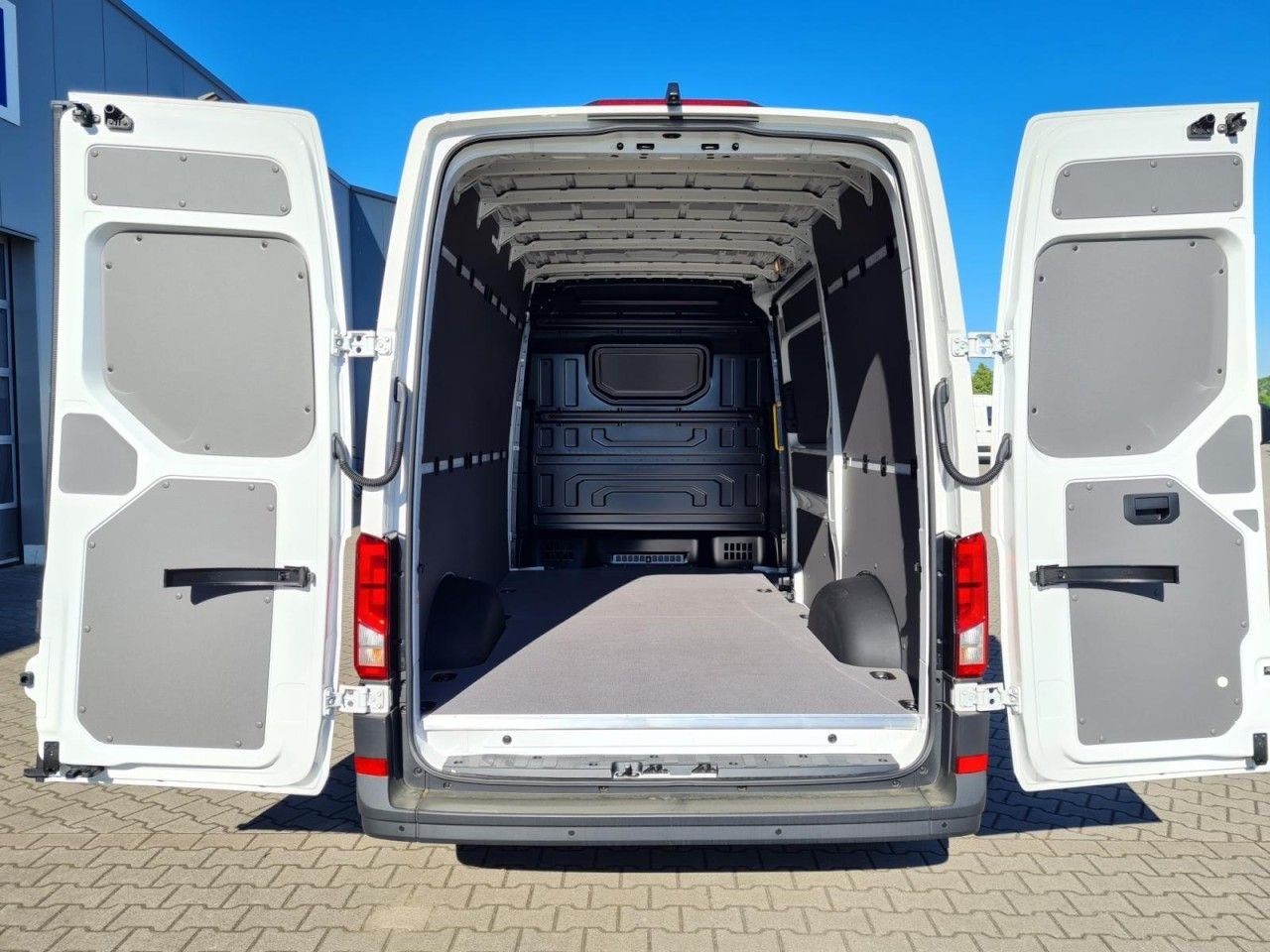 Volkswagen Crafter 35 Kasten MR Hoch 4 Motion DSG KLIMA TEM Volkswagen Crafter 35 Kasten MR Hoch 4 Motion DSG KLIMA TEM - Furgão: foto 5 Volkswagen Crafter 35 Kasten MR Hoch 4 Motion DSG KLIMA TEM Volkswagen Crafter 35 Kasten MR Hoch 4 Motion DSG KLIMA TEM - Furgão: foto 5