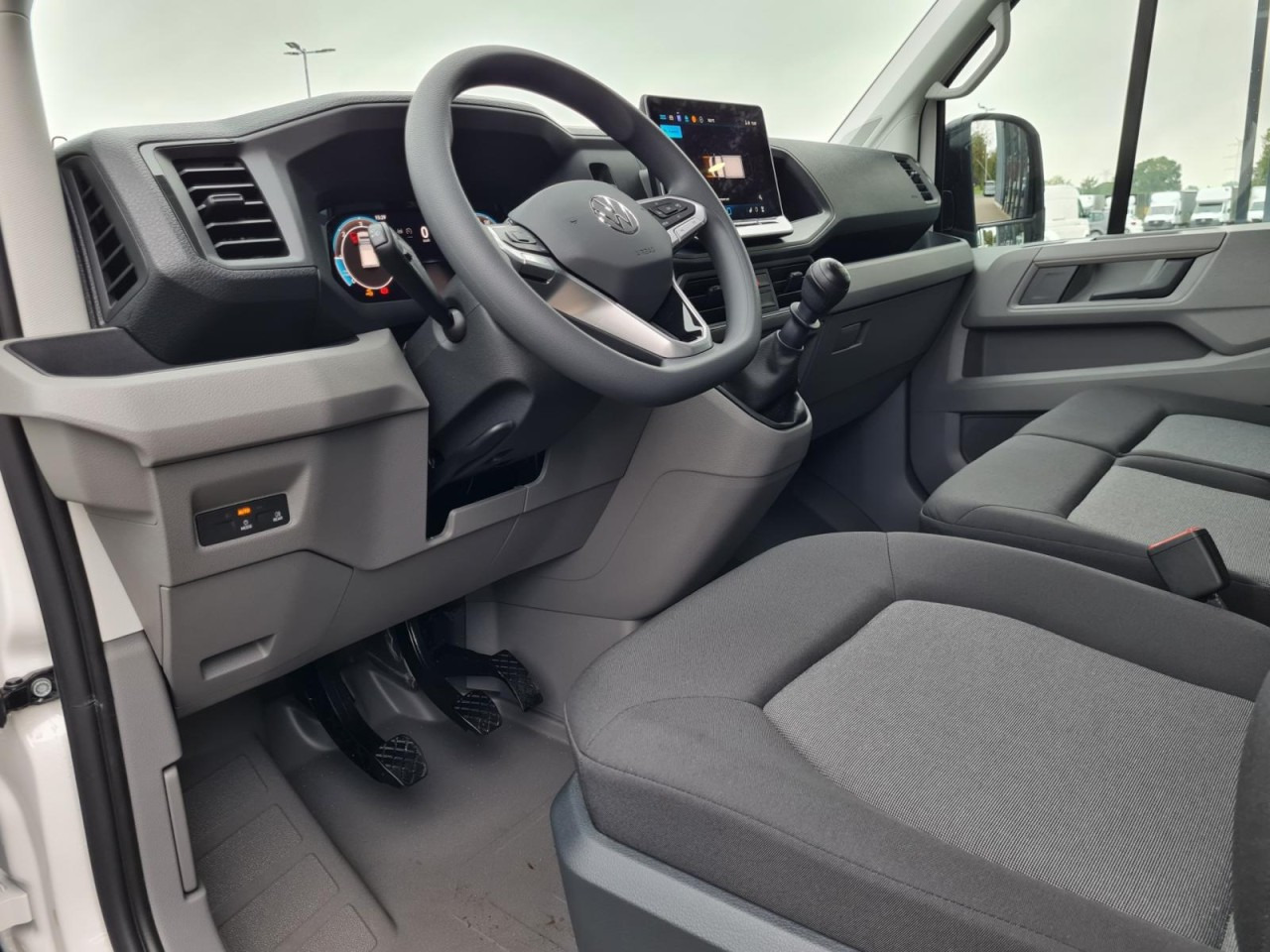 Locação de  Volkswagen Crafter 35 Pritsche TDI Pritsche L4 KLIMA TEMPOMAT Volkswagen Crafter 35 Pritsche TDI Pritsche L4 KLIMA TEMPOMAT: foto 9