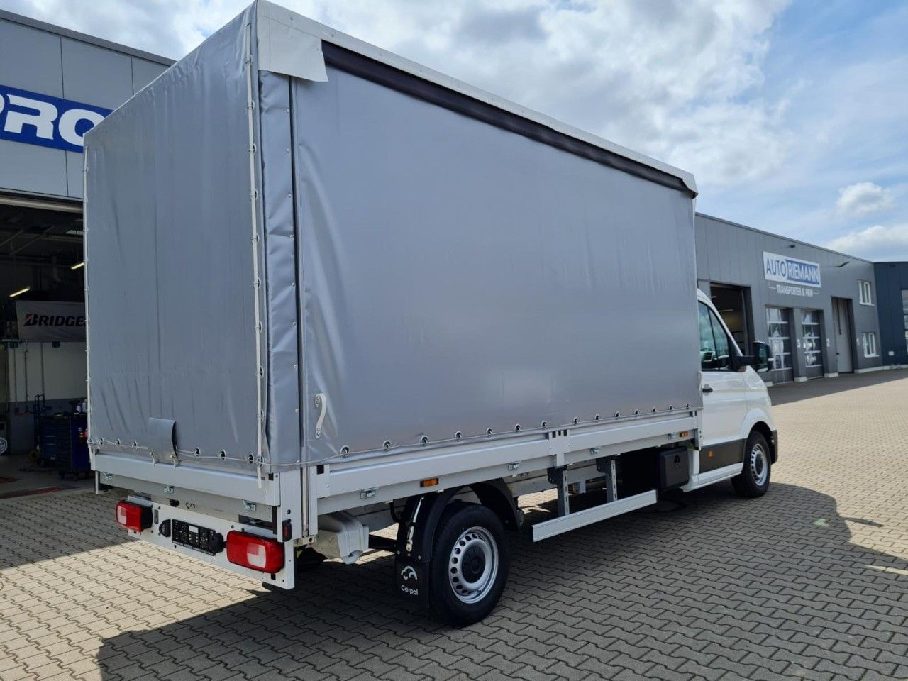 Volkswagen Crafter 35 TDI Pritsche Schiebe Plane LED TEMPOM - Furgão de toldo: foto 4 Volkswagen Crafter 35 TDI Pritsche Schiebe Plane LED TEMPOM - Furgão de toldo: foto 4