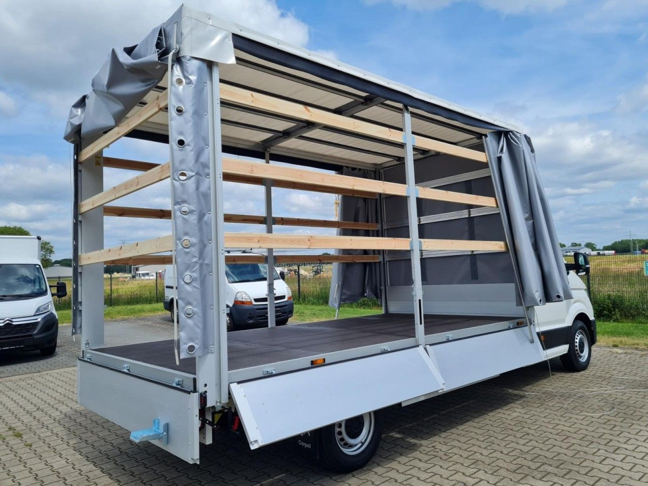 Volkswagen Crafter 35 TDI Pritsche Schiebe Plane LED TEMPOM - Furgão de toldo: foto 5 Volkswagen Crafter 35 TDI Pritsche Schiebe Plane LED TEMPOM - Furgão de toldo: foto 5