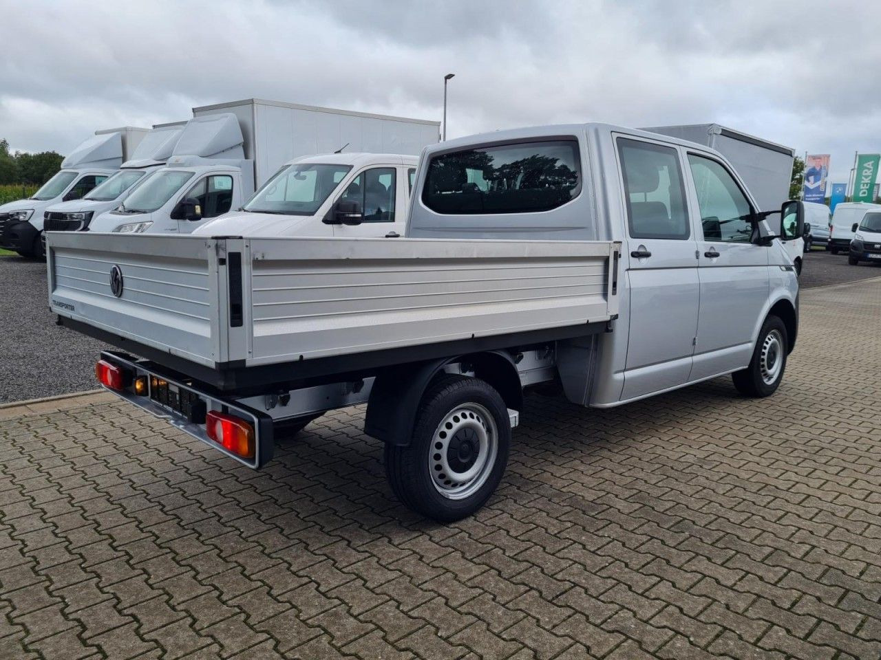 Volkswagen T6.1 Doka Pritsche Plane 6-Sitze Klima Komfort - Furgão de toldo, Carrinha cabine dupla: foto 4 Volkswagen T6.1 Doka Pritsche Plane 6-Sitze Klima Komfort - Furgão de toldo, Carrinha cabine dupla: foto 4