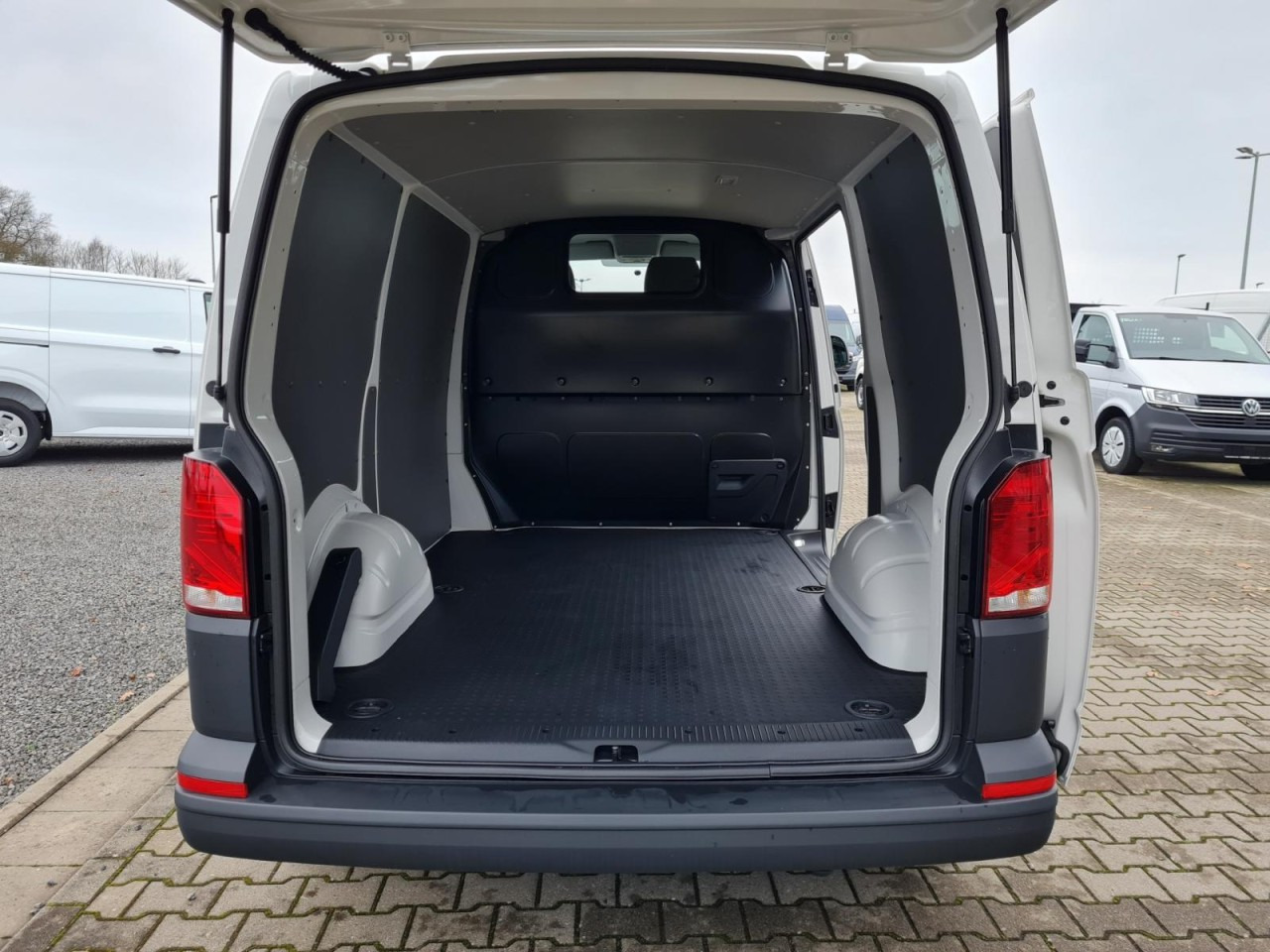 Volkswagen T6.1 Kasten KR Heckklappe KAMERA KLIMA NAVI/APP - Furgão compacto: foto 5 Volkswagen T6.1 Kasten KR Heckklappe KAMERA KLIMA NAVI/APP - Furgão compacto: foto 5