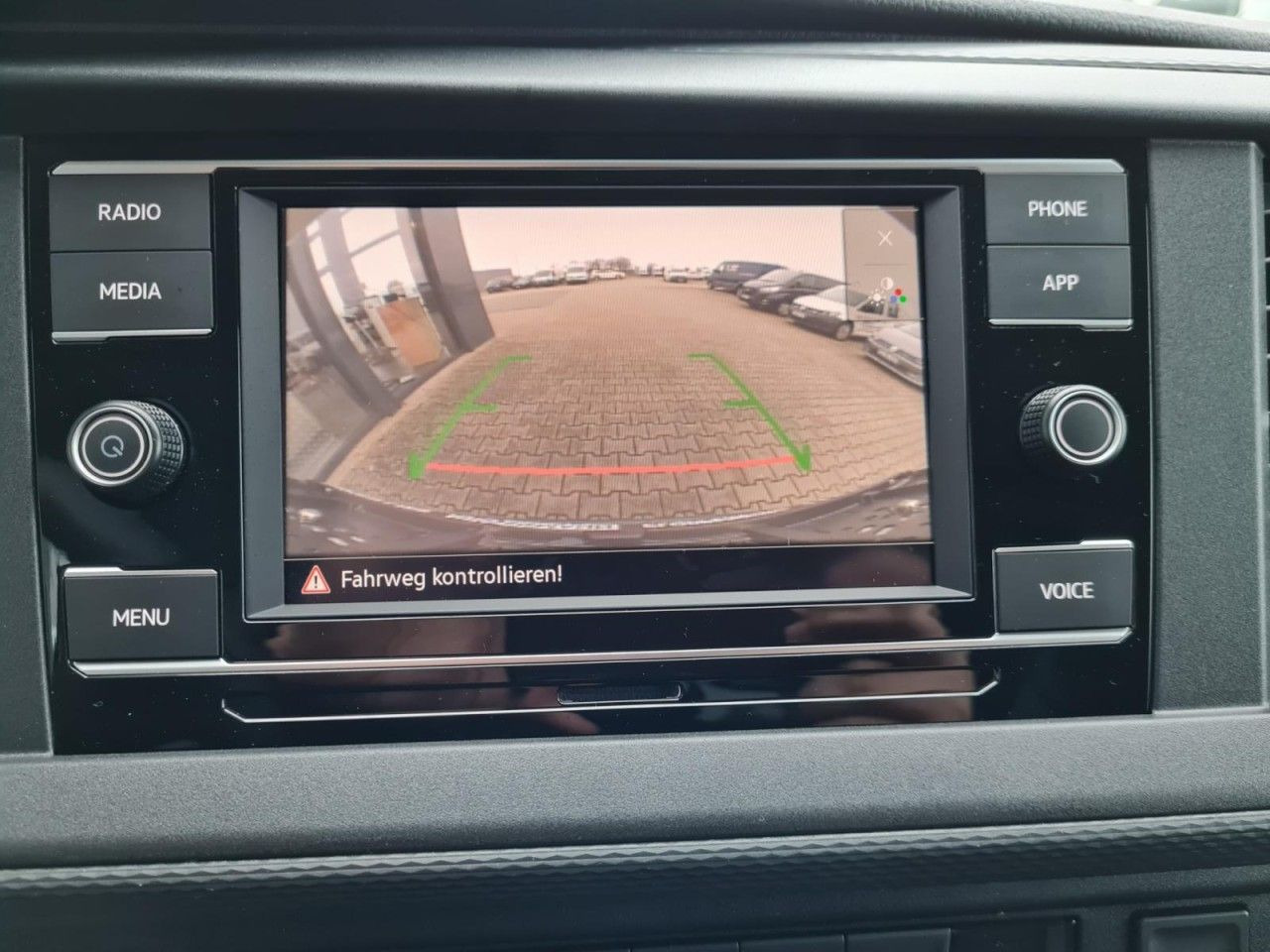 Locação de  Volkswagen T6.1 Kasten L1 KR Heckklappe KAMERA KLIMA ALLWET Volkswagen T6.1 Kasten L1 KR Heckklappe KAMERA KLIMA ALLWET: foto 12