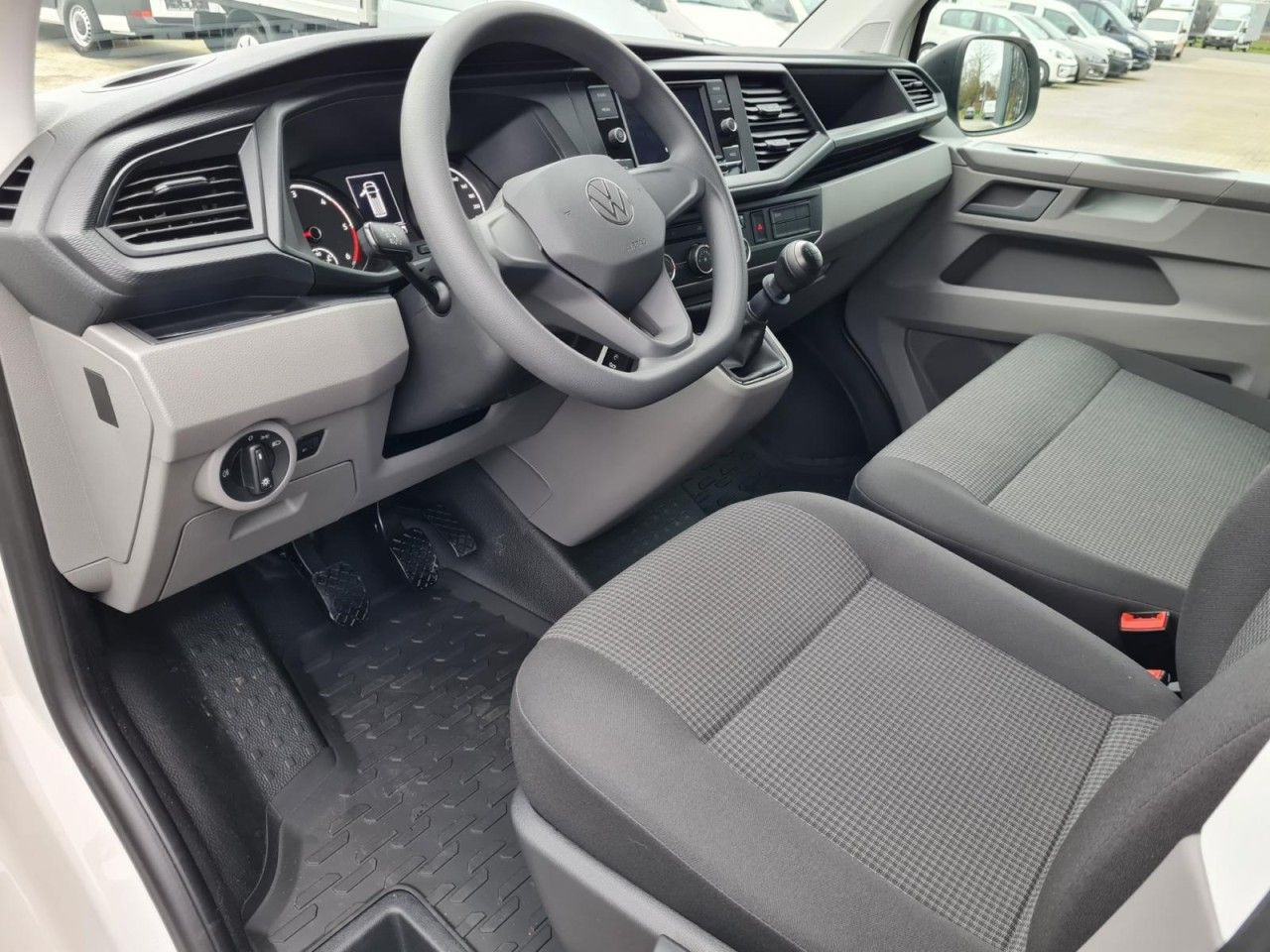 Locação de  Volkswagen T6.1 Kasten L1 KR Heckklappe KAMERA KLIMA ALLWET Volkswagen T6.1 Kasten L1 KR Heckklappe KAMERA KLIMA ALLWET: foto 7