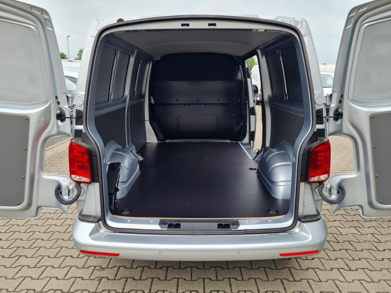 Volkswagen T6.1 Kasten TDI lang DSG LED KAMERA TEMPOMAT - Furgão compacto: foto 5 Volkswagen T6.1 Kasten TDI lang DSG LED KAMERA TEMPOMAT - Furgão compacto: foto 5