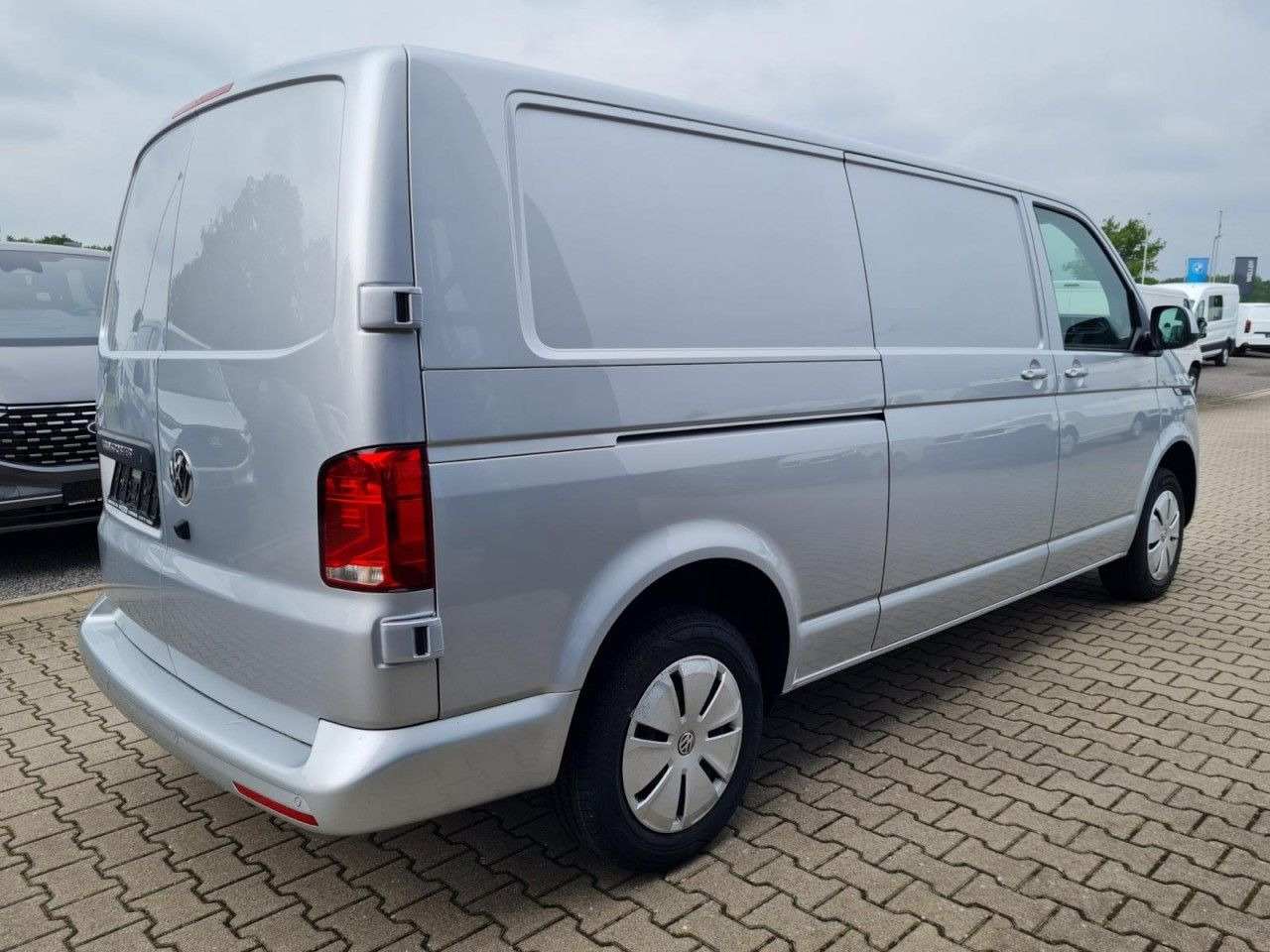 Volkswagen T6.1 Kasten TDI lang DSG LED KAMERA TEMPOMAT - Furgão compacto: foto 4 Volkswagen T6.1 Kasten TDI lang DSG LED KAMERA TEMPOMAT - Furgão compacto: foto 4